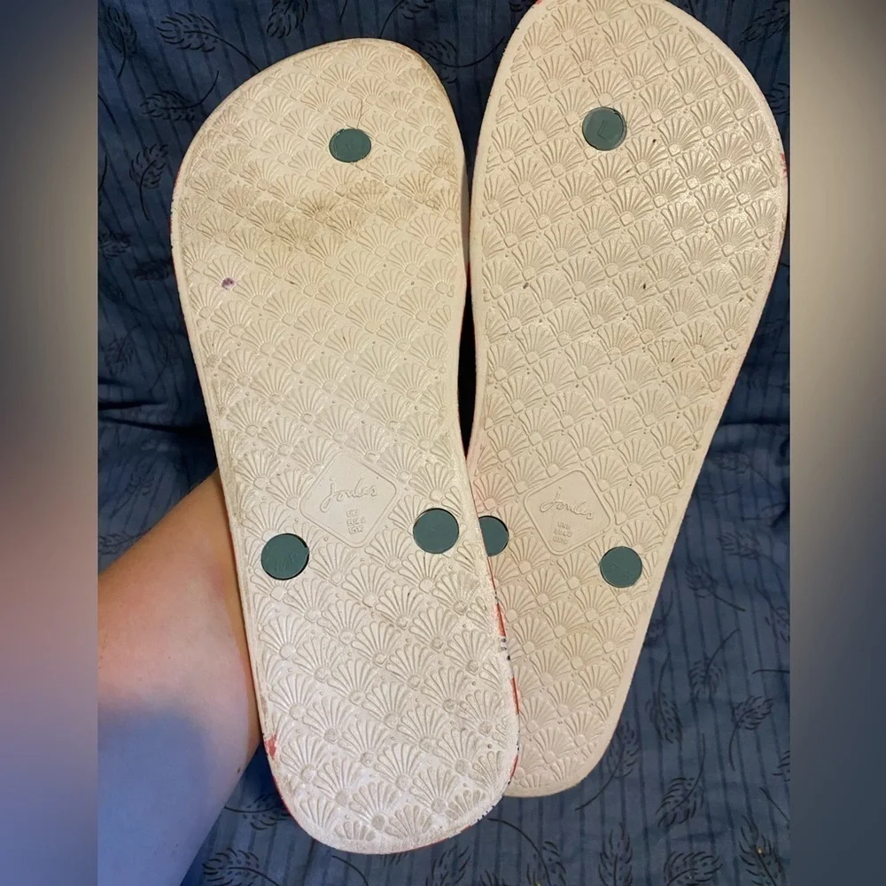 Joules Dalmatian print flip flops 10